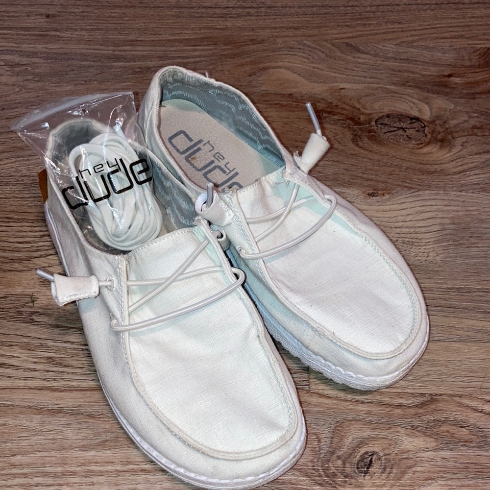 Women’s white Heydudes 👟